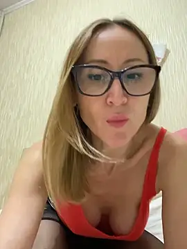 Snapshot of LauraDavis chatting on January 7, 9:39 pm LauraDavis online show from January 7, 9:39 pm