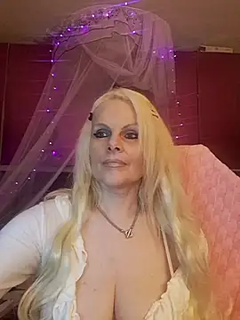 Snapshot of Angeldevilus chatting on May 9, 12:05 am Angeldevilus online show from May 9, 12:05 am