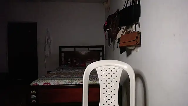 Snapshot of foxysweet09 chatting on December 4, 5:16 am foxysweet09 online show from December 4, 5:16 am