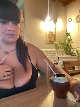 Snapshot of Sensualmente333 chatting on March 12, 11:49 am Sensualmente333 online show from March 12, 11:49 am