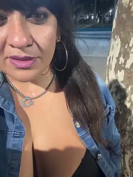 Snapshot of Sensualmente333 chatting on March 29, 3:28 am Sensualmente333 online show from March 29, 3:28 am