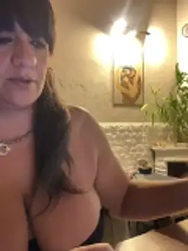 Snapshot of Sensualmente333 chatting on April 7, 11:43 am Sensualmente333 online show from April 7, 11:43 am