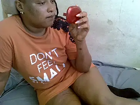 Snapshot of Crystal__Gee chatting on February 13, 8:27 am Crystal  Gee online show from February 13, 8:27 am