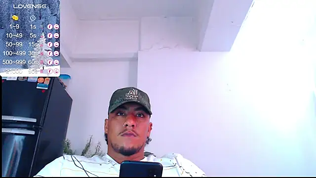 Snapshot of yosoy_enzo2020 chatting on December 18, 3:33 pm yosoy enzo2020 online show from December 18, 3:33 pm