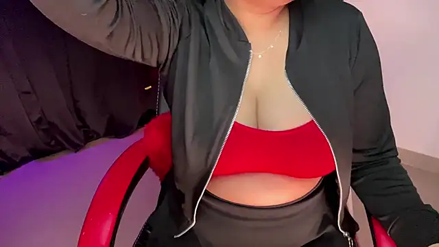 Snapshot of tigress_kashish chatting on February 20, 4:36 pm tigress kashish online show from February 20, 4:36 pm