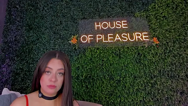 sarah-bonneth online show from March 12, 11:38 am