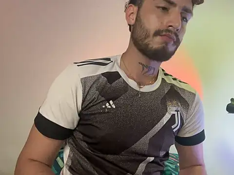 Snapshot of axel_giracr chatting on December 14, 11:56 pm axel giracr online show from December 14, 11:56 pm