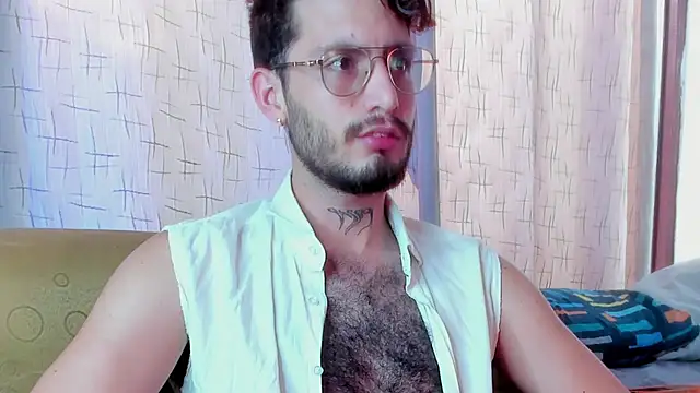 Snapshot of axel_giracr chatting on March 19, 8:43 pm axel giracr online show from March 19, 8:43 pm