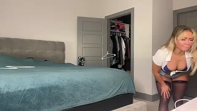 Snapshot of ElenaErickson chatting on December 9, 8:12 pm ElenaErickson online show from December 9, 8:12 pm