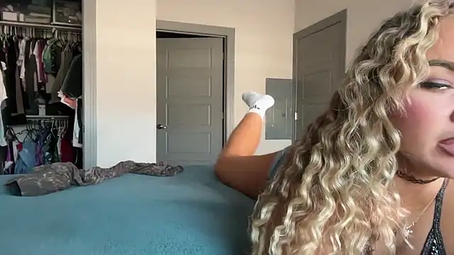 Snapshot of ElenaErickson chatting on January 27, 10:49 pm ElenaErickson online show from January 27, 10:49 pm