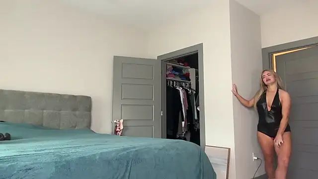 Snapshot of ElenaErickson chatting on February 12, 9:22 pm ElenaErickson online show from February 12, 9:22 pm