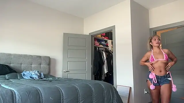 Snapshot of ElenaErickson chatting on March 3, 7:49 pm ElenaErickson online show from March 3, 7:49 pm