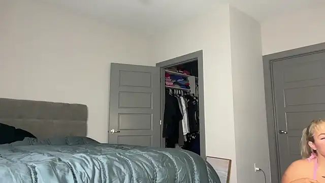 Snapshot of ElenaErickson chatting on March 4, 1:55 am ElenaErickson online show from March 4, 1:55 am