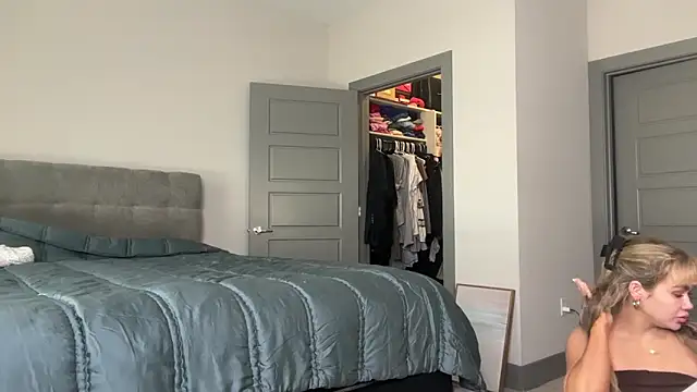 Snapshot of ElenaErickson chatting on March 5, 8:53 pm ElenaErickson online show from March 5, 8:53 pm