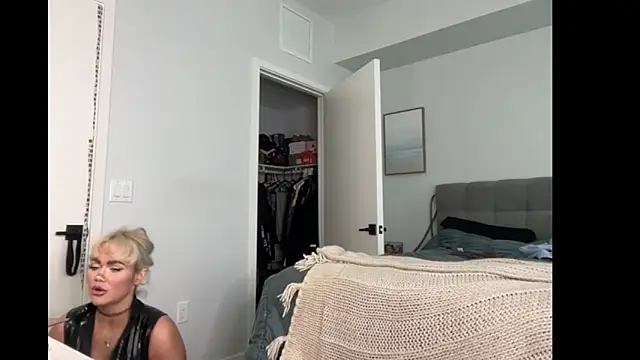 Snapshot of ElenaErickson chatting on December 22, 7:44 pm ElenaErickson online show from December 22, 7:44 pm