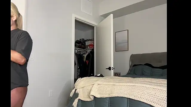 Snapshot of ElenaErickson chatting on January 12, 2:28 am ElenaErickson online show from January 12, 2:28 am