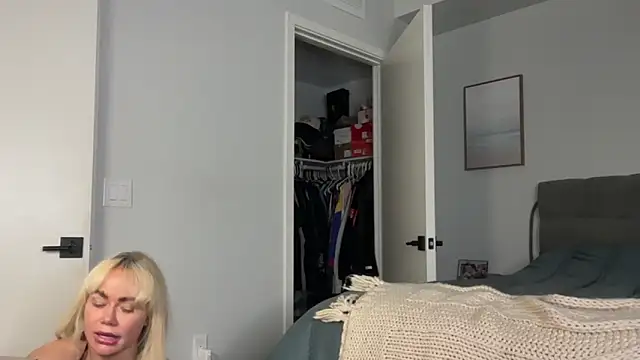 Snapshot of ElenaErickson chatting on February 2, 1:48 am ElenaErickson online show from February 2, 1:48 am