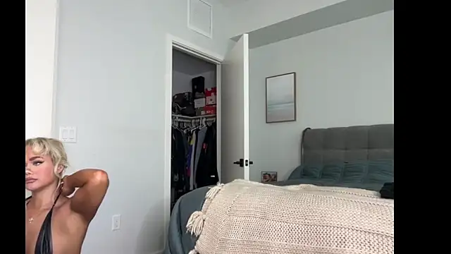 Snapshot of ElenaErickson chatting on February 16, 7:54 pm ElenaErickson online show from February 16, 7:54 pm