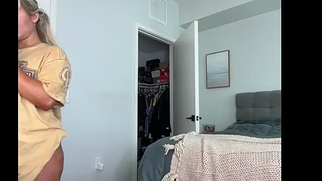 Snapshot of ElenaErickson chatting on February 25, 8:51 pm ElenaErickson online show from February 25, 8:51 pm