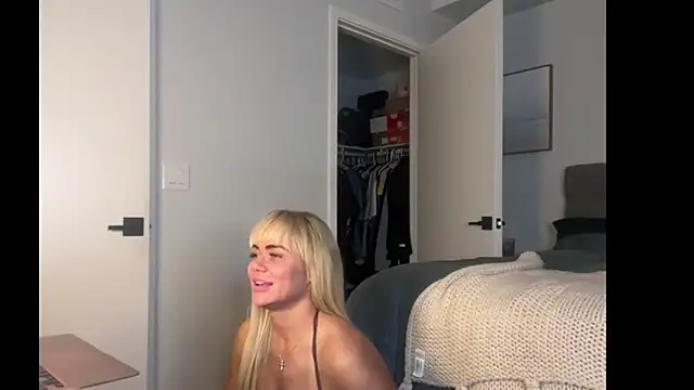 ElenaErickson online show from April 6, 4:46 am