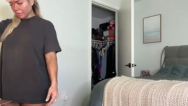 ElenaErickson online show from April 26, 12:41 am