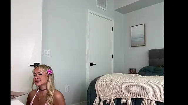 Snapshot of ElenaErickson chatting on May 4, 8:38 pm ElenaErickson online show from May 4, 8:38 pm