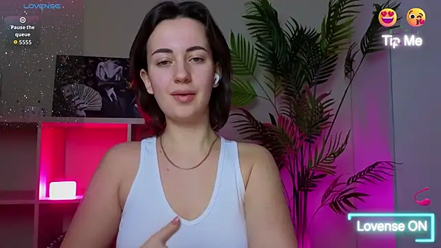 SweetieKendl online show from April 3, 6:55 am