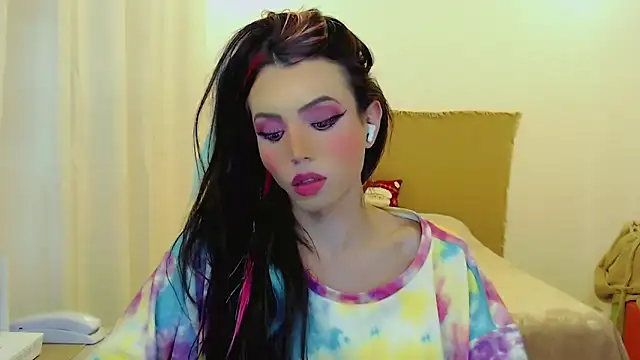 Snapshot of Sophie_Fantasys chatting on December 19, 6:04 pm Sophie Fantasys online show from December 19, 6:04 pm