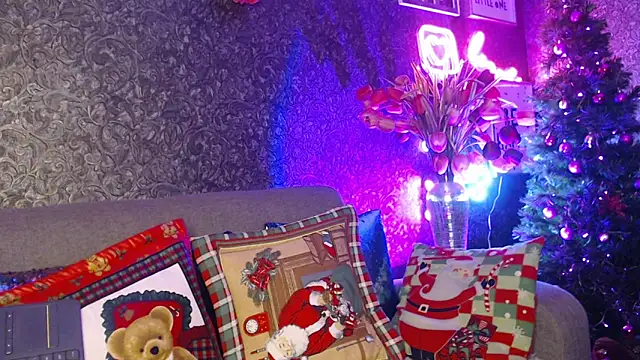 Snapshot of EvelinaGrey chatting on December 21, 7:56 am EvelinaGrey online show from December 21, 7:56 am