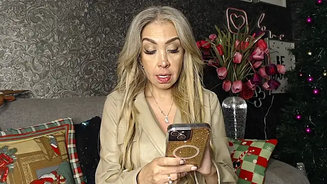 Snapshot of EvelinaGrey chatting on December 23, 3:01 pm EvelinaGrey online show from December 23, 3:01 pm