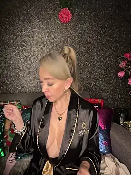 Snapshot of EvelinaGrey chatting on January 4, 7:34 am EvelinaGrey online show from January 4, 7:34 am