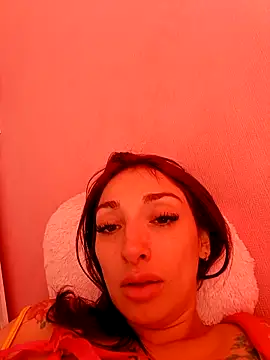 Snapshot of Anniespears chatting on March 6, 9:33 pm Anniespears online show from March 6, 9:33 pm