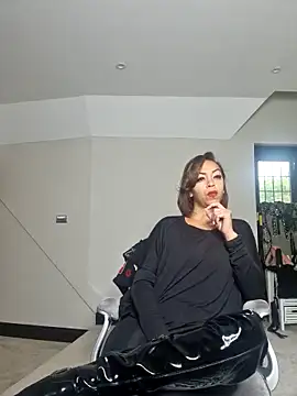 QueenTricks1 online show from October 15, 8:25 am