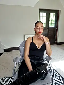 QueenTricks1 online show from April 10, 8:41 am