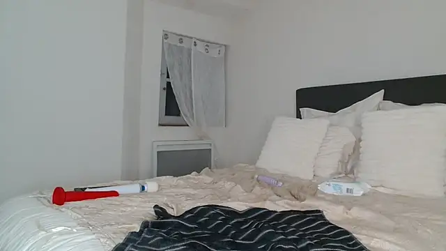 Snapshot of Pinpussyflower chatting on February 3, 6:28 pm Pinpussyflower online show from February 3, 6:28 pm