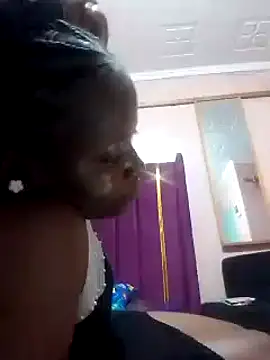 Snapshot of slender-qwene chatting on October 15, 5:46 pm slender-qwene online show from October 15, 5:46 pm