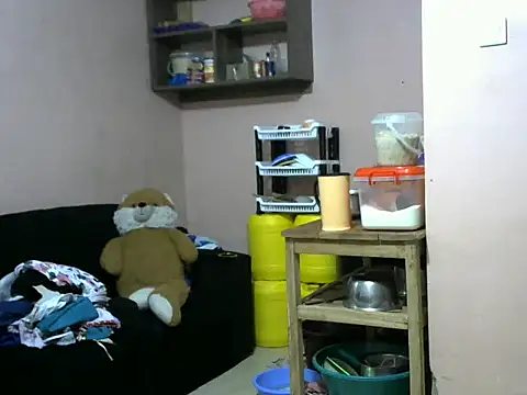 Snapshot of slender-qwene chatting on October 30, 11:00 am slender-qwene online show from October 30, 11:00 am