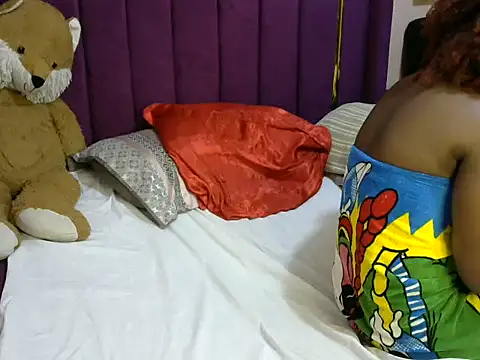 Snapshot of slender-qwene chatting on November 17, 9:04 am slender-qwene online show from November 17, 9:04 am