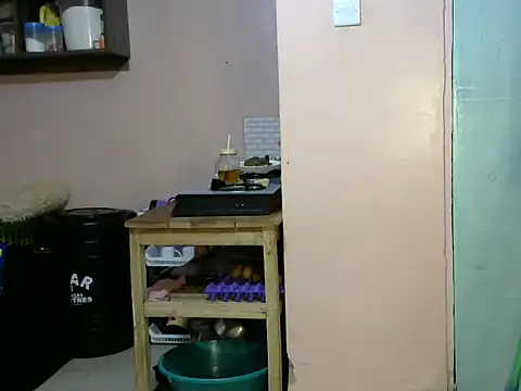 Snapshot of slender-qwene chatting on November 17, 9:09 pm slender-qwene online show from November 17, 9:09 pm