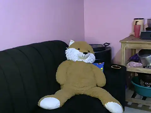 Snapshot of slender-qwene chatting on November 20, 8:19 pm slender-qwene online show from November 20, 8:19 pm