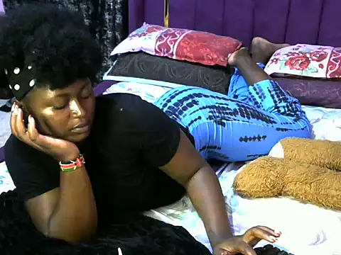 Snapshot of slender-qwene chatting on November 24, 12:27 pm slender-qwene online show from November 24, 12:27 pm