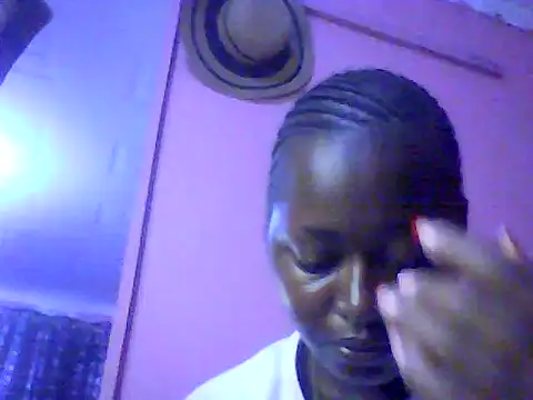 Snapshot of slender-qwene chatting on December 2, 7:36 am slender-qwene online show from December 2, 7:36 am