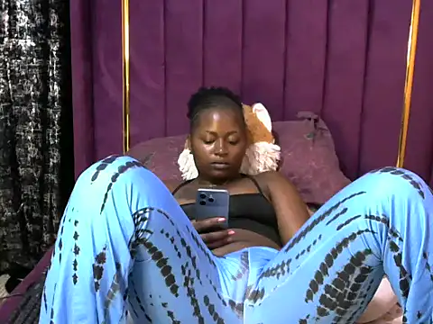 Snapshot of slender-qwene chatting on December 4, 8:50 pm slender-qwene online show from December 4, 8:50 pm