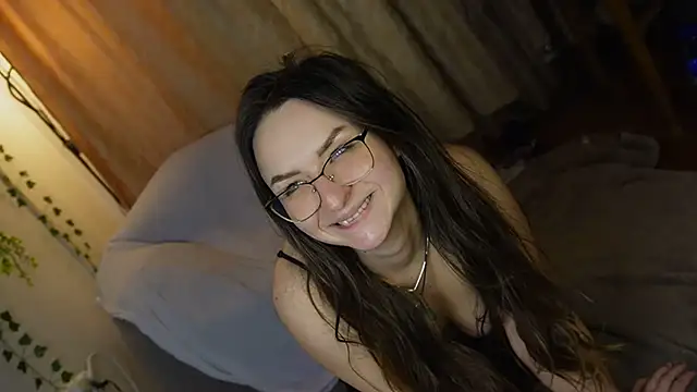 NaughtYHomemadE online show from December 22, 3:33 pm