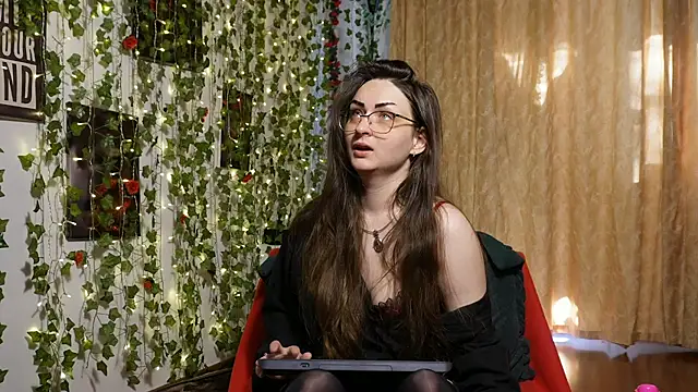 Snapshot of NaughtYHomemadE chatting on May 16, 5:59 am NaughtYHomemadE online show from May 16, 5:59 am