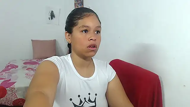 Snapshot of Hazel_donna chatting on February 14, 9:39 am Hazel donna online show from February 14, 9:39 am