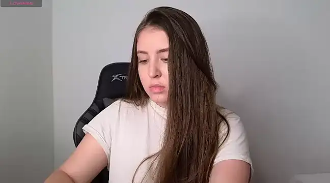 Snapshot of Daivis_17 chatting on December 11, 12:23 am Daivis 17 online show from December 11, 12:23 am