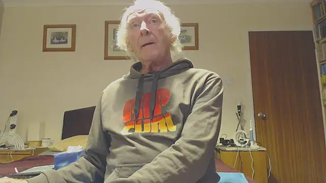 Snapshot of WaverlyKernow chatting on January 7, 11:16 am WaverlyKernow online show from January 7, 11:16 am
