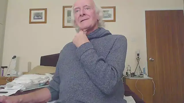 Snapshot of WaverlyKernow chatting on February 26, 4:03 pm WaverlyKernow online show from February 26, 4:03 pm