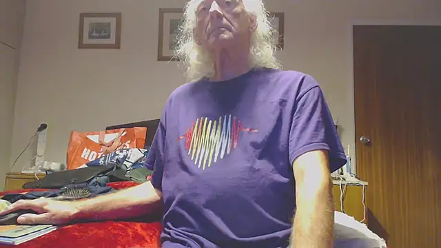 Snapshot of WaverlyKernow chatting on October 1, 6:47 pm WaverlyKernow online show from October 1, 6:47 pm